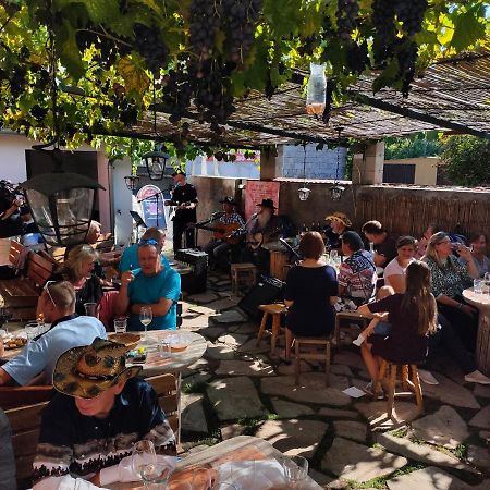 Rodinné vinařství Mikulenkovi Velke Zernoseky Exterior foto