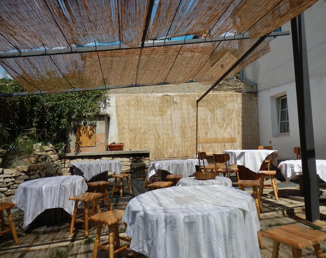 Rodinné vinařství Mikulenkovi Velke Zernoseky Exterior foto